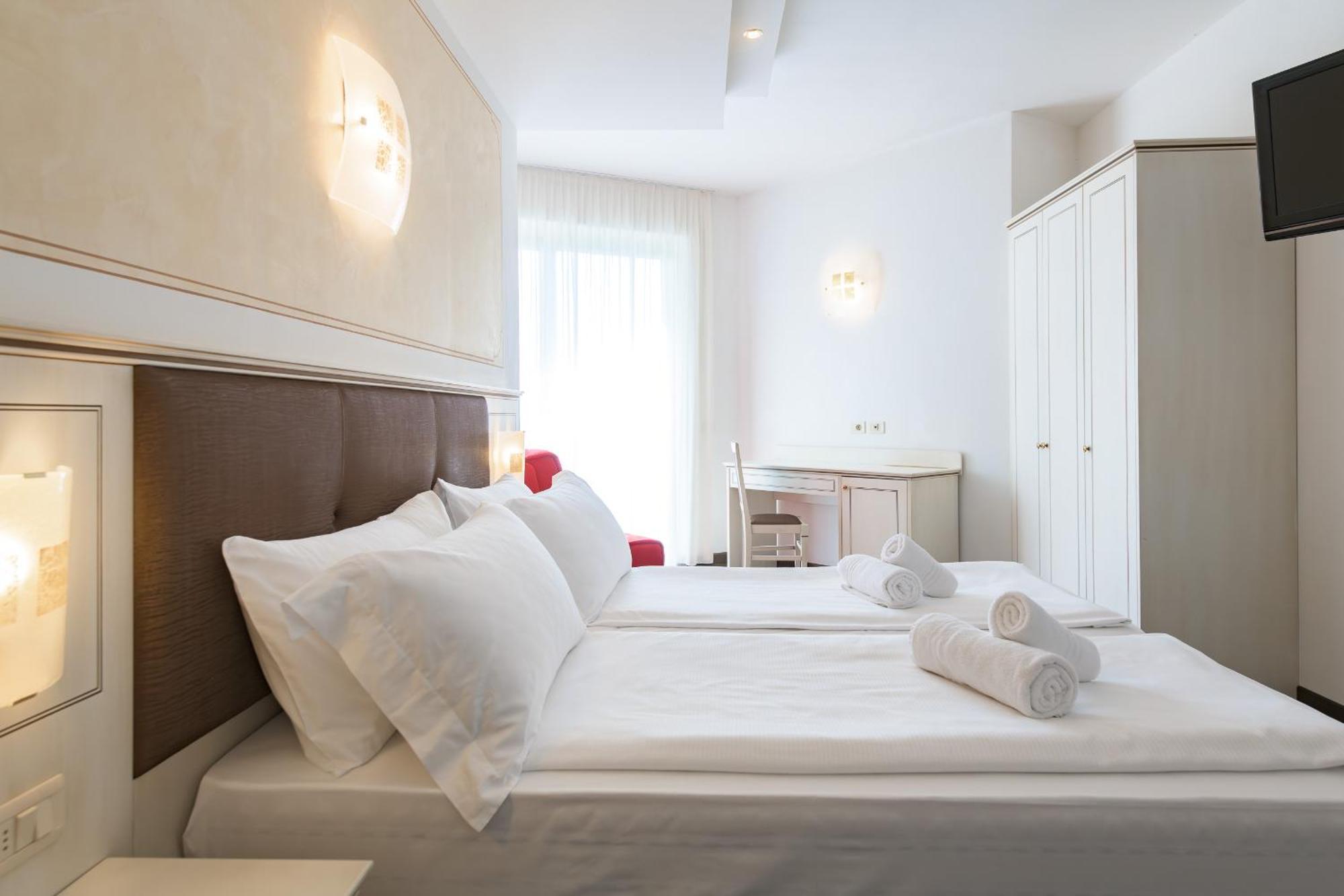 Hotel Sogno Del Benaco 4*